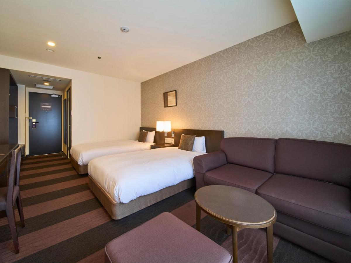 Hotel Granvia Wakayama Exterior foto A room at the hotel