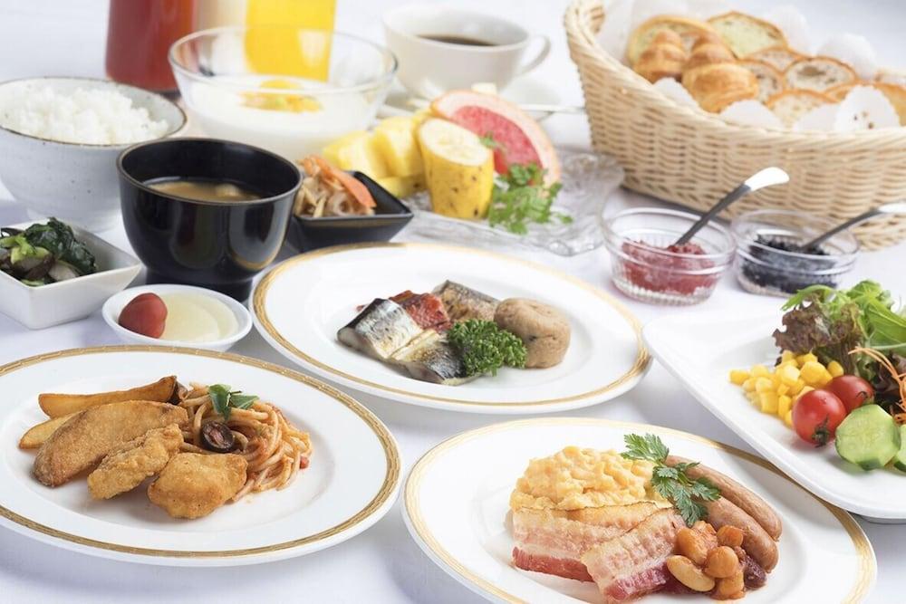 Hotel Granvia Wakayama Exterior foto A selection of inflight meals